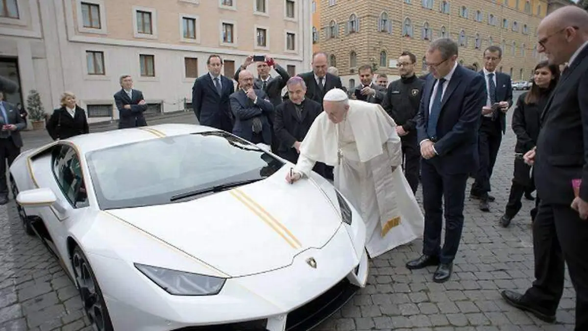 Lamborghini regalado al Papa Francisco será subastado